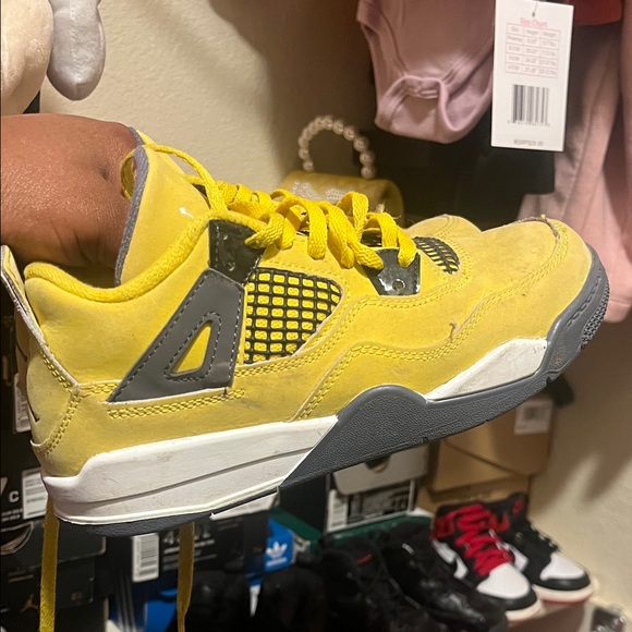 Jordan Kids Sneakers Yellow and Black - Picture 2 of 4
